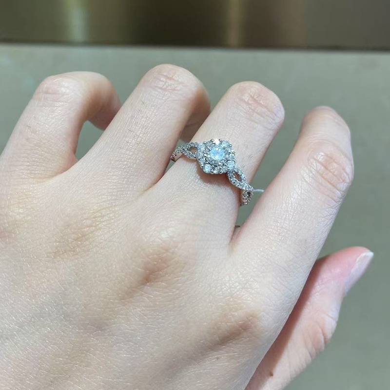 扭臂Affordable LuxuryWomen's RingS925银镀白金定制选款主石Moissanite0.5ct/副石高碳钻